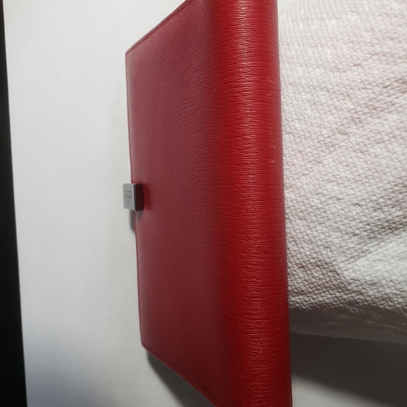 C8,021 Gucci Red Leather Address Book, Planner - Picture 5 of 11